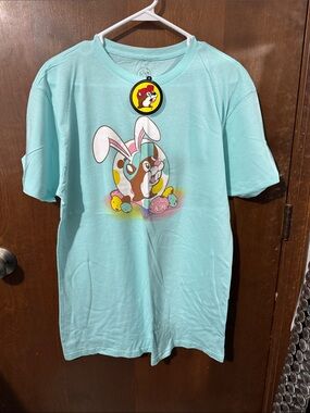 women’s Bucees shirt